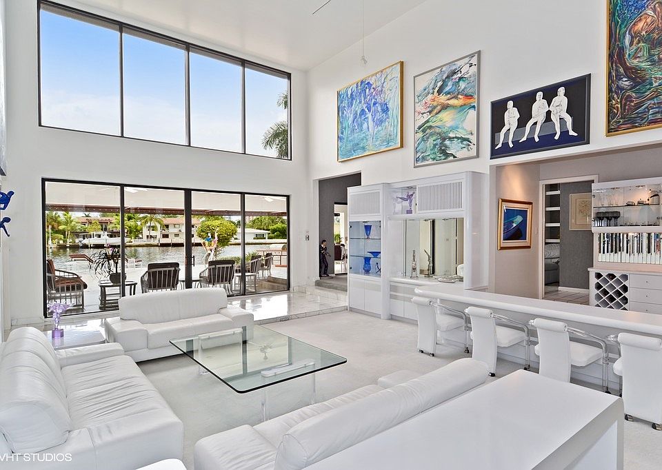 18' Ceilings Great Room