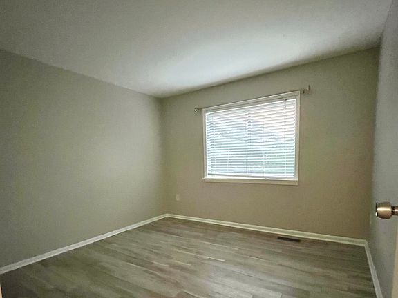 3rd image of 4548 Conwell Dr #237