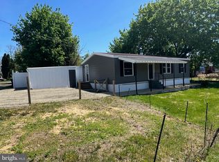 12 Ballfield Ln, Fleetwood, PA 19522