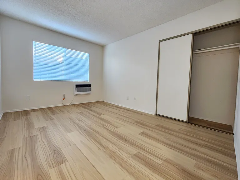 1410 Wellesley Ave #205 — Photo 17