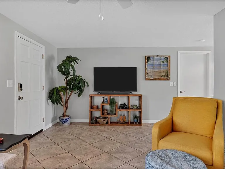 2323 Doud St — Photo 10