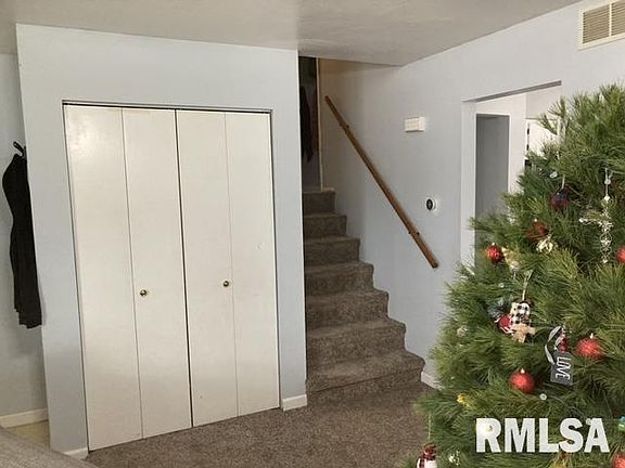 2nd image of 31 Jamestown Cir