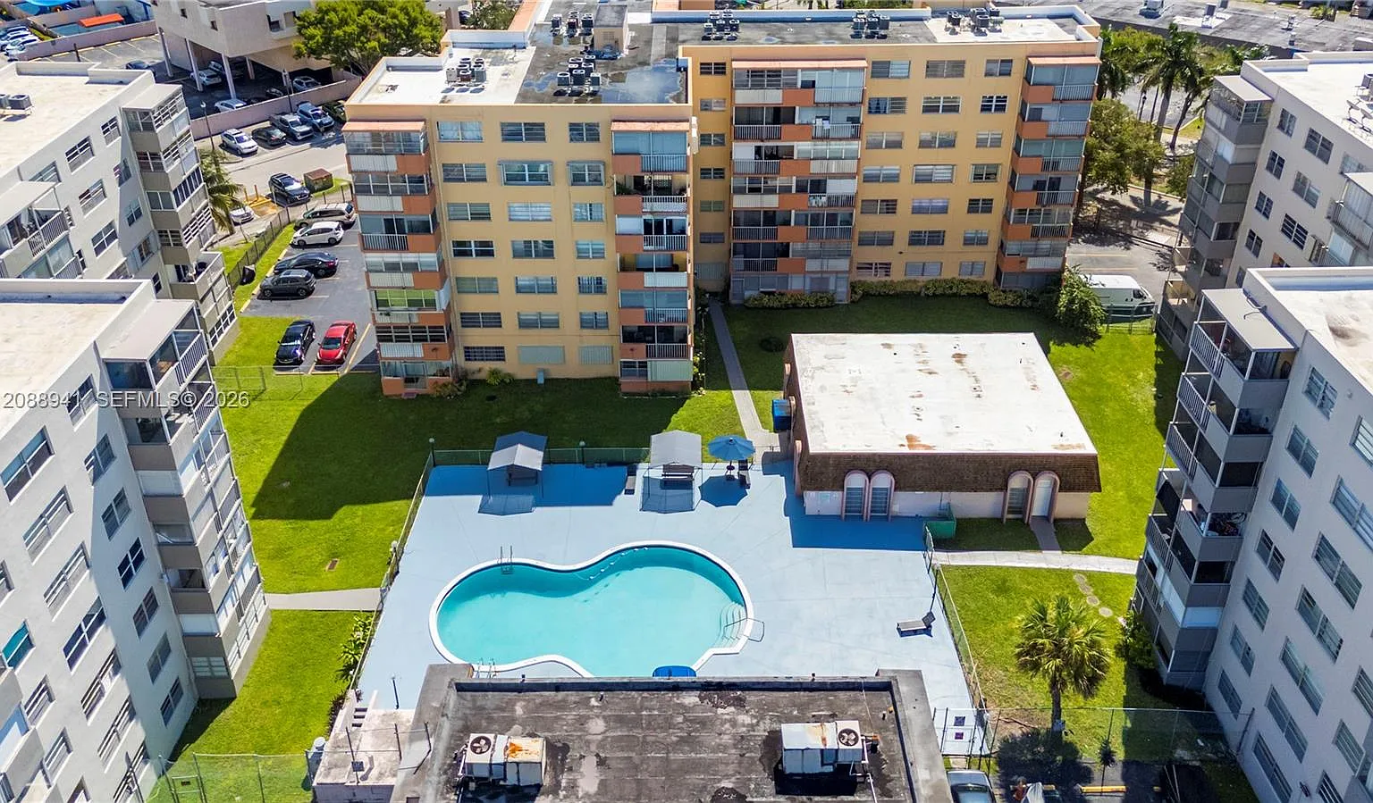 Three Seasons Condo Bldg — Photo 3