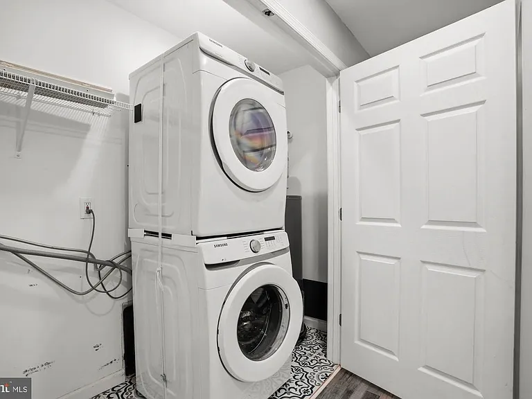 283 Shorewood Dr — Photo 22