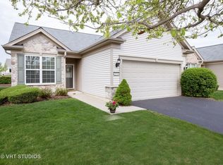 2876 Edgewater Dr, Elgin, IL 60124