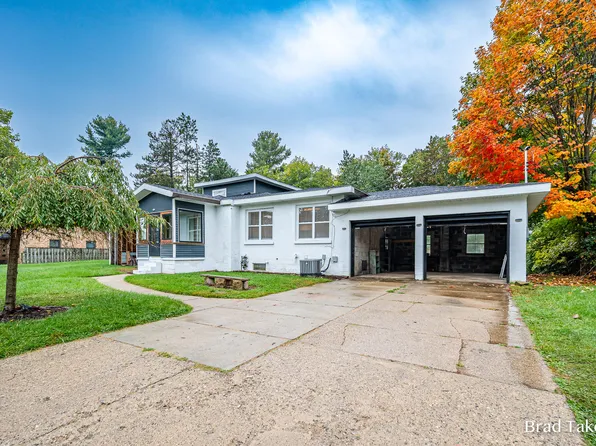 1559 Laughlin Dr NW, Grand Rapids, MI 49504