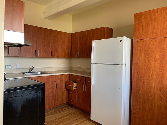 2nd image of 2514 S Beretania St #A16