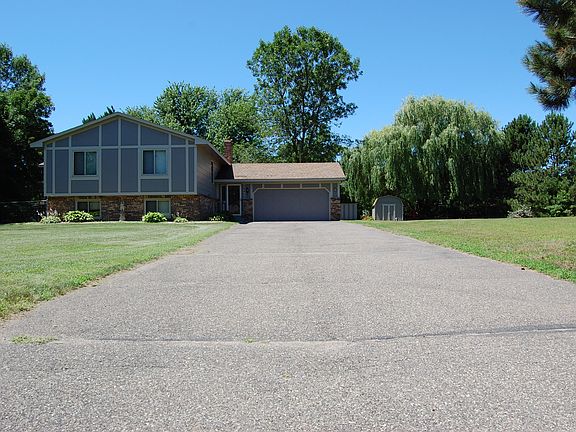 3rd image of 16406 Isanti St NE