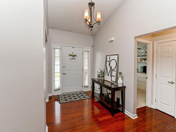 3rd image of 7925 Summerlin Ct