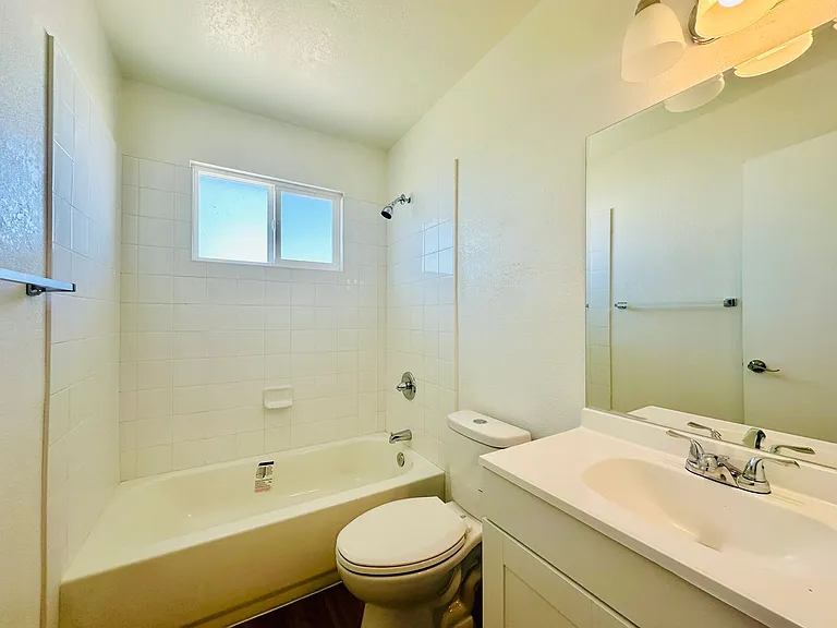 4424 Bellevue Newly Renovated Apartments with All Appliances Included! — Photo 29