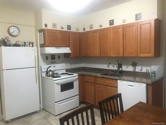 5th image of 291 Fisher Ave