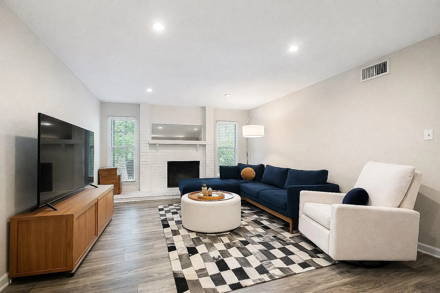 2 bed, 2.0 bath, 1063 sqft, $1,695 — Photo 1