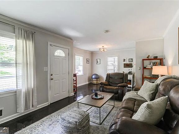 4th image of 1892 Fairway Cir NE