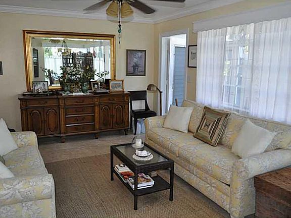 3rd image of 1110 SE 14th Pl APT 17A