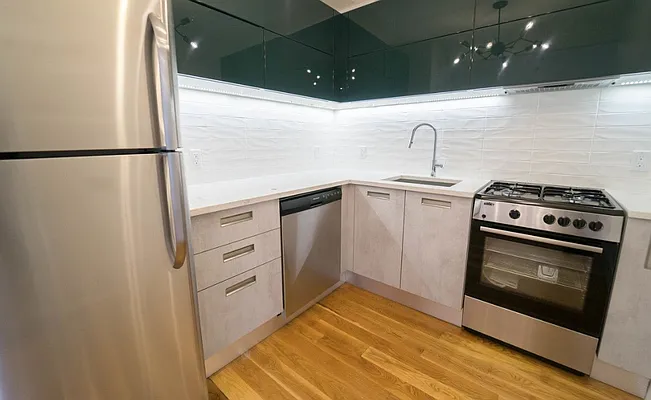 Rented by Manhattan Management LLC | media 8