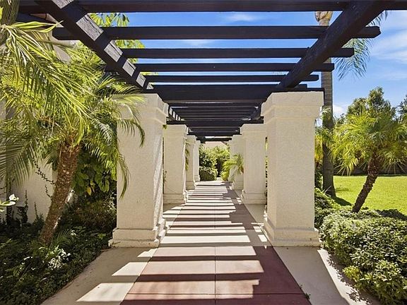 3rd image of 5087 Granada Ct