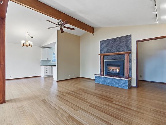 4th image of 5525 Broadway St