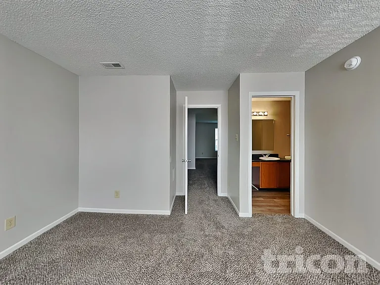 2168 Olympia Dr — Photo 5