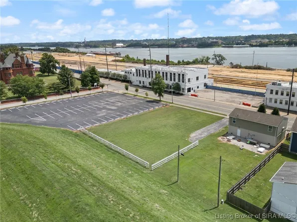 1021 E Market Street, Jeffersonville, IN 47130