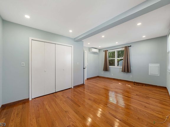 4th image of 166 Victor St #2