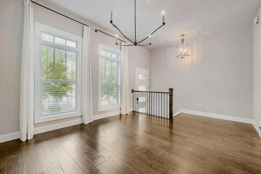 3 bed, 3.5 bath, 2300 sqft, $4,500 — Photo 2