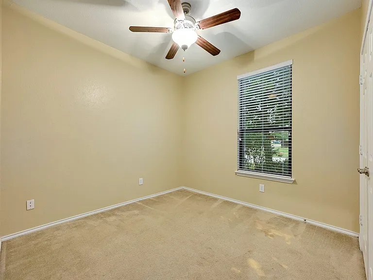 1029 Hyde Park Dr — Photo 19