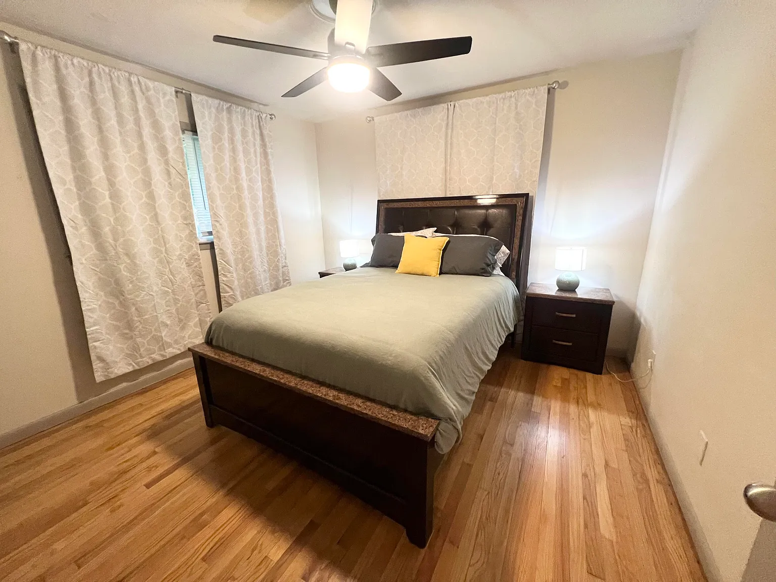 3 bed, 2.0 bath, 1900 sqft, $2,500 — Photo 4
