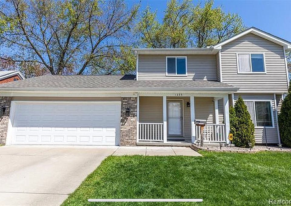 1st image of 1233 E Pearl Ave