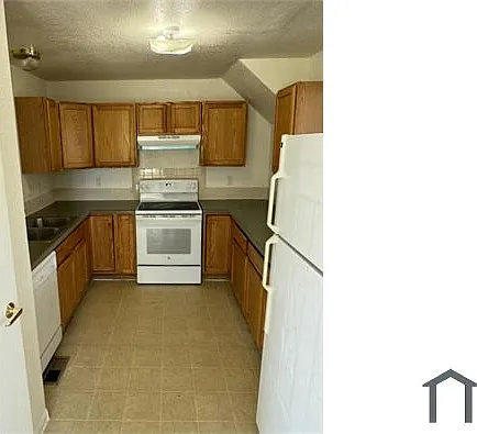 3245 W Nevada Pl — Photo 9
