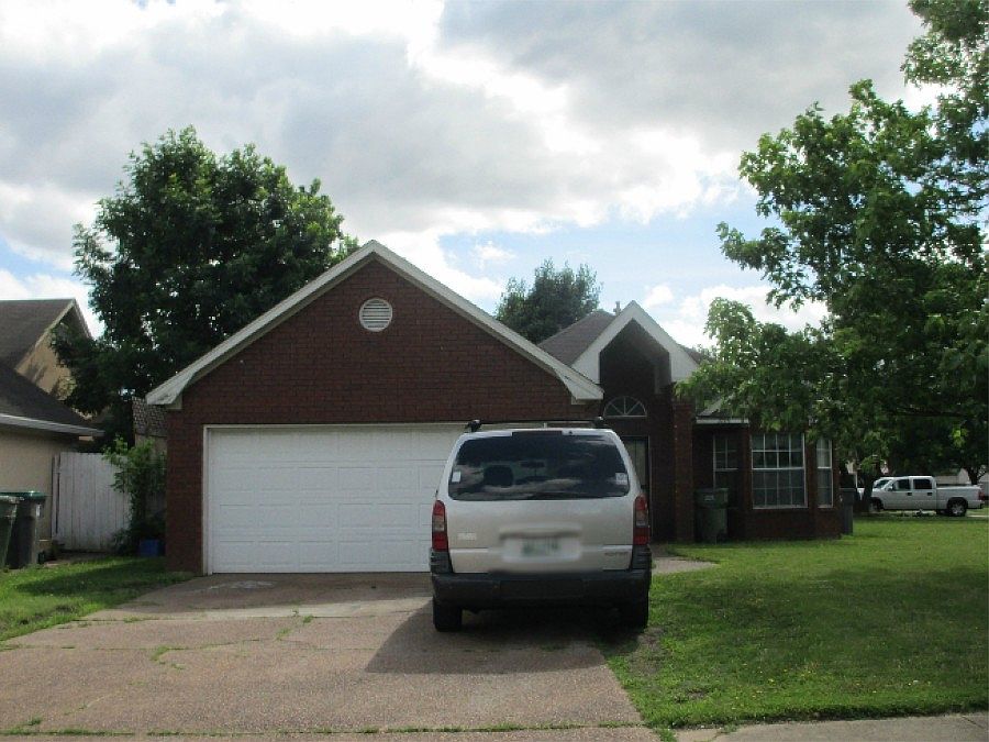 1st image of 2795 Van Der Veer Dr