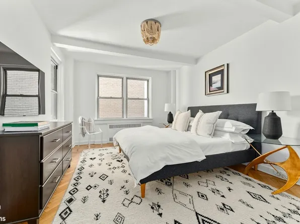 4 East 70th Street image 5 of 7