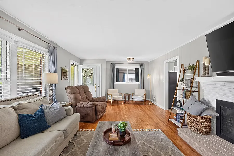 3 bed, 1700 sqft, $2,500 — Photo 3