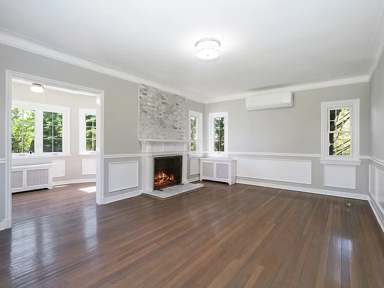 79 Edgewood Ave — Photo 2