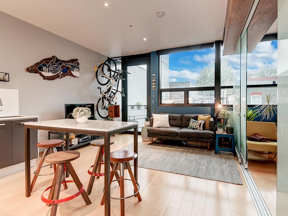 Huge windows & hardwood floors throughout this spectacular 1 BR unit!