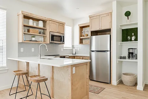 B12 Apartments Photo 1