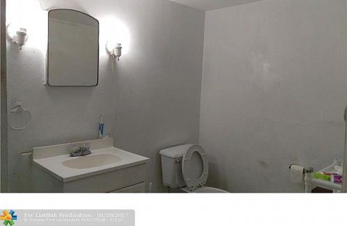 5th image of 1601 SW 26th St