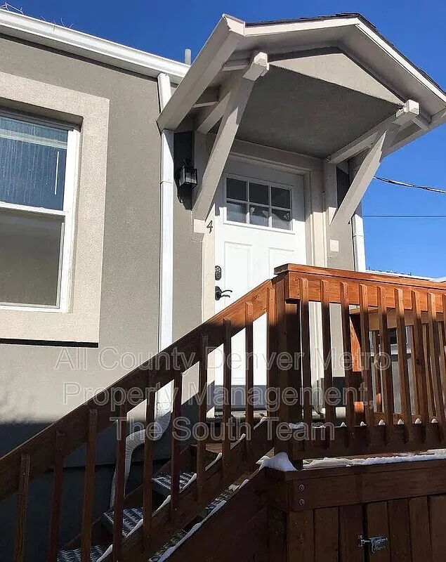 Studio, 1.0 bath, 400 sqft, $900 — Photo 2