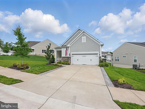 3rd image of 5972 Avery Point Dr