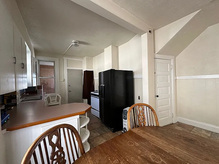 735 E Nora Ave — Photo 3
