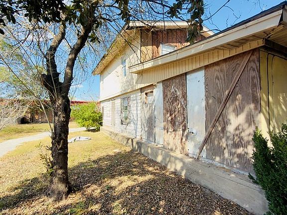 3rd image of 120 W Lilac Ave