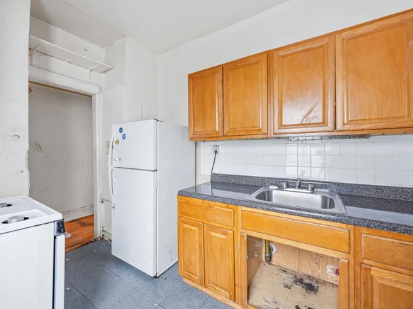 961 Washington Avenue image 4 of 5