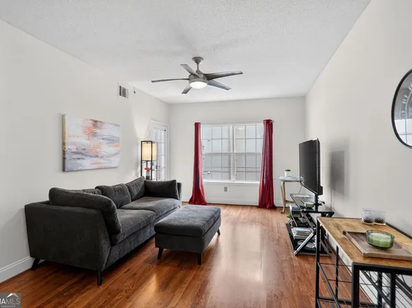 1074 Peachtree Walk NE Unit B323, Atlanta, GA 30309