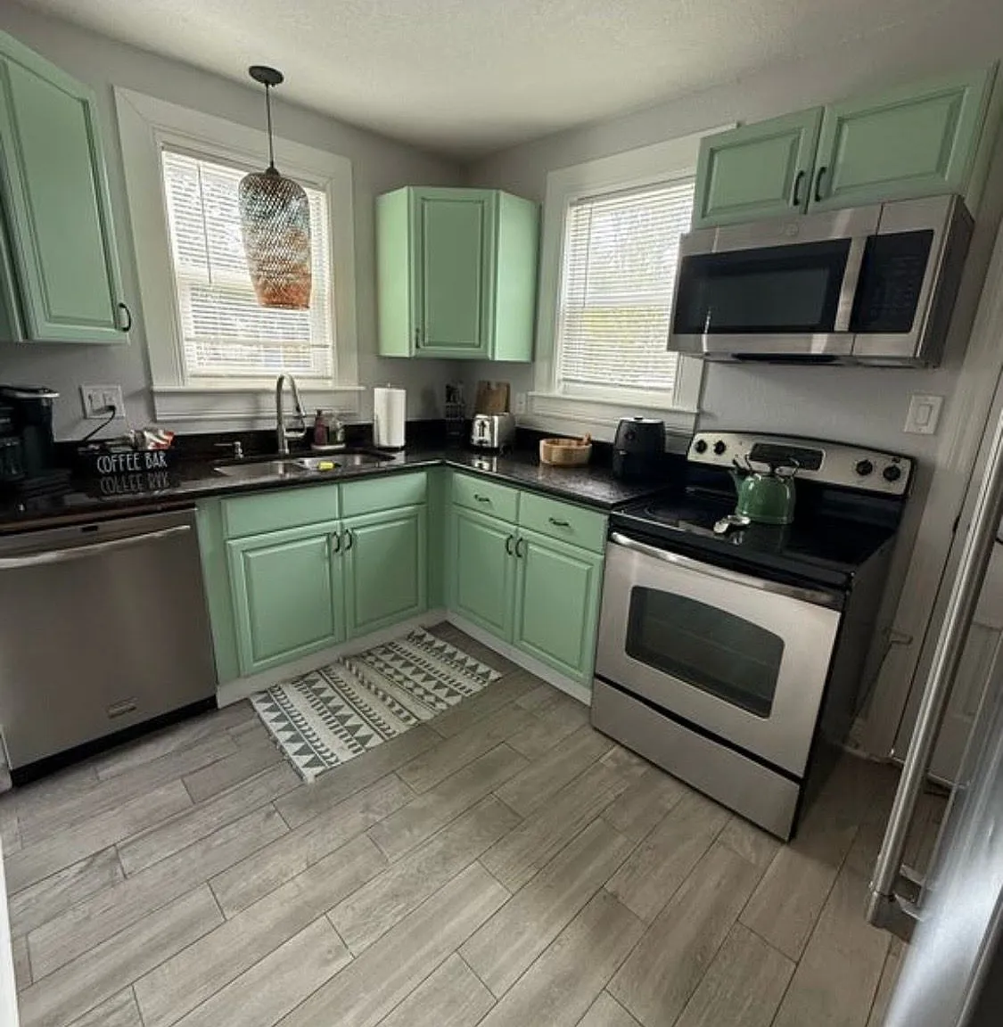 2 bed, 1.0 bath, 900 sqft, $2,350 — Photo 2
