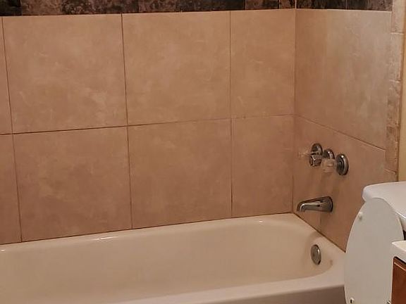 5th image of 1638 Miller St