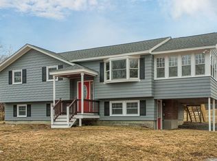 86 Oak Hill St, Pepperell, MA 01463