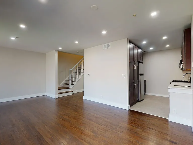 River Club Apartments — Photo 19