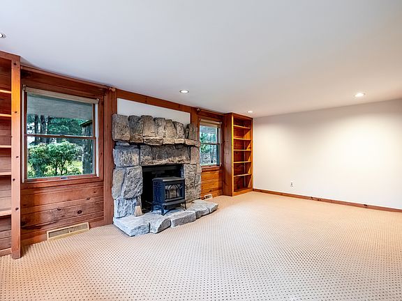 Gas fireplace is inoperable.