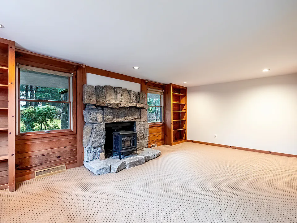 Gas fireplace is inoperable.