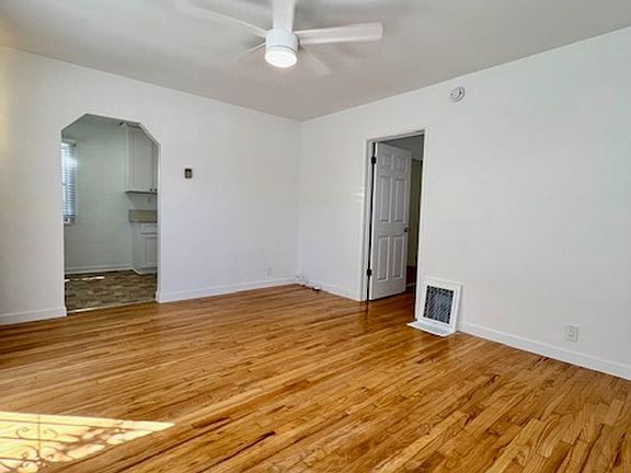 3rd image of 642-648 Rose Ave #642