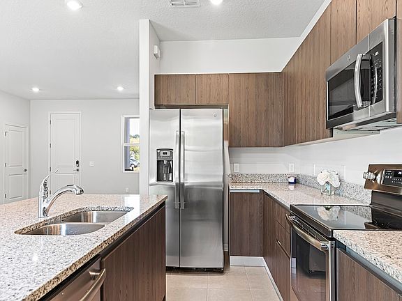5th image of 806 Altura Ave SE